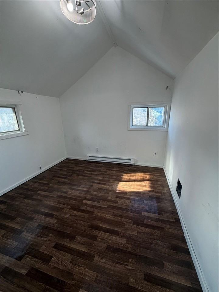 752 S Main St - Photo 3 of 5