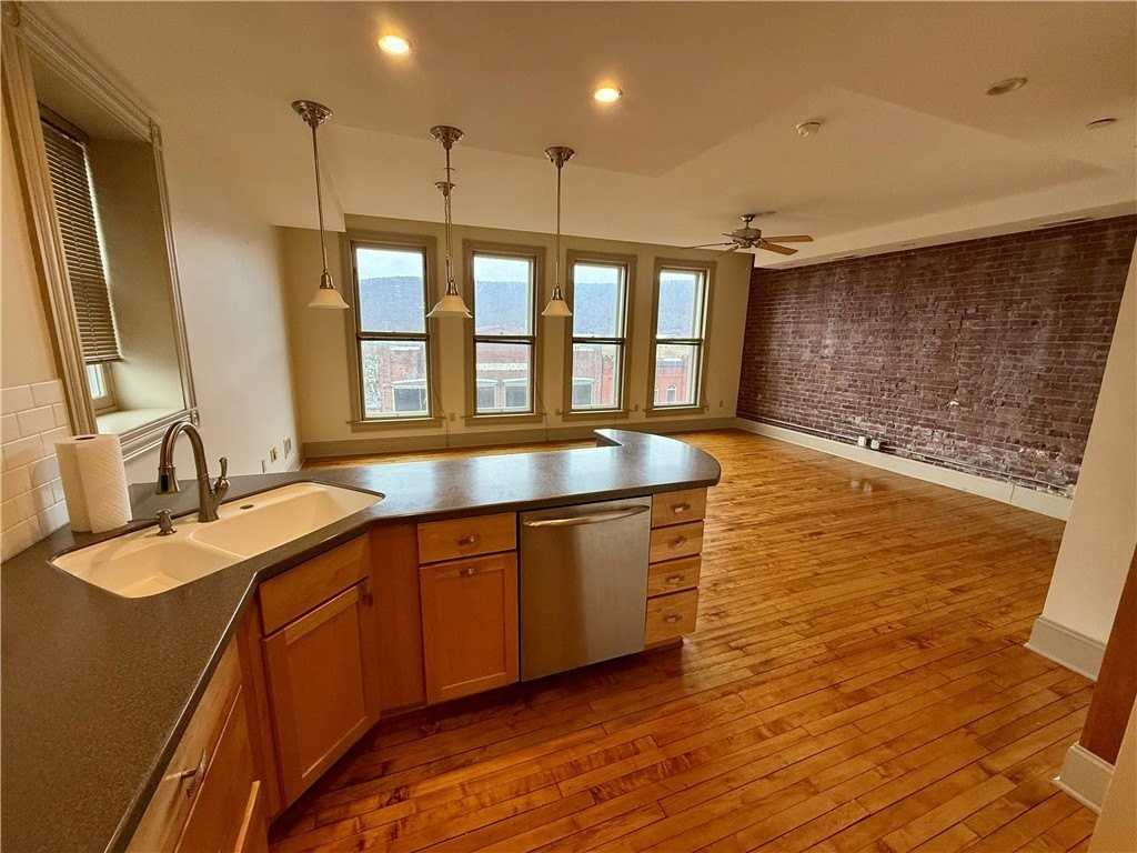 72 E Market St Apt 401 - Photo 2 of 17