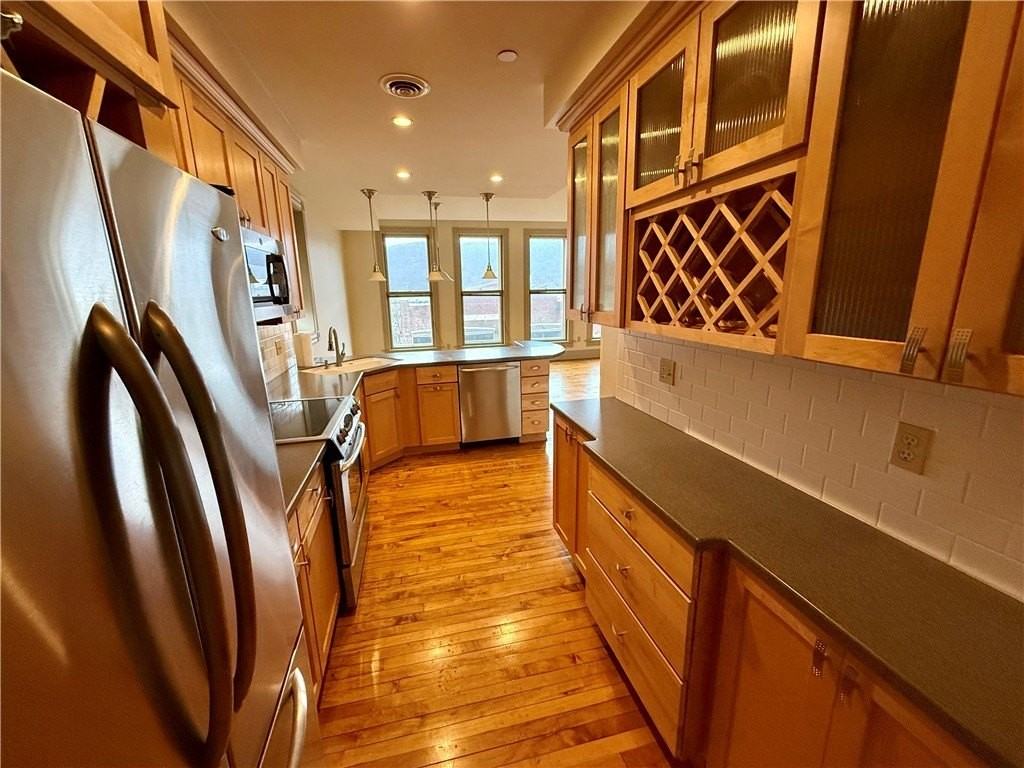 72 E Market St Apt 401 - Photo 3 of 17