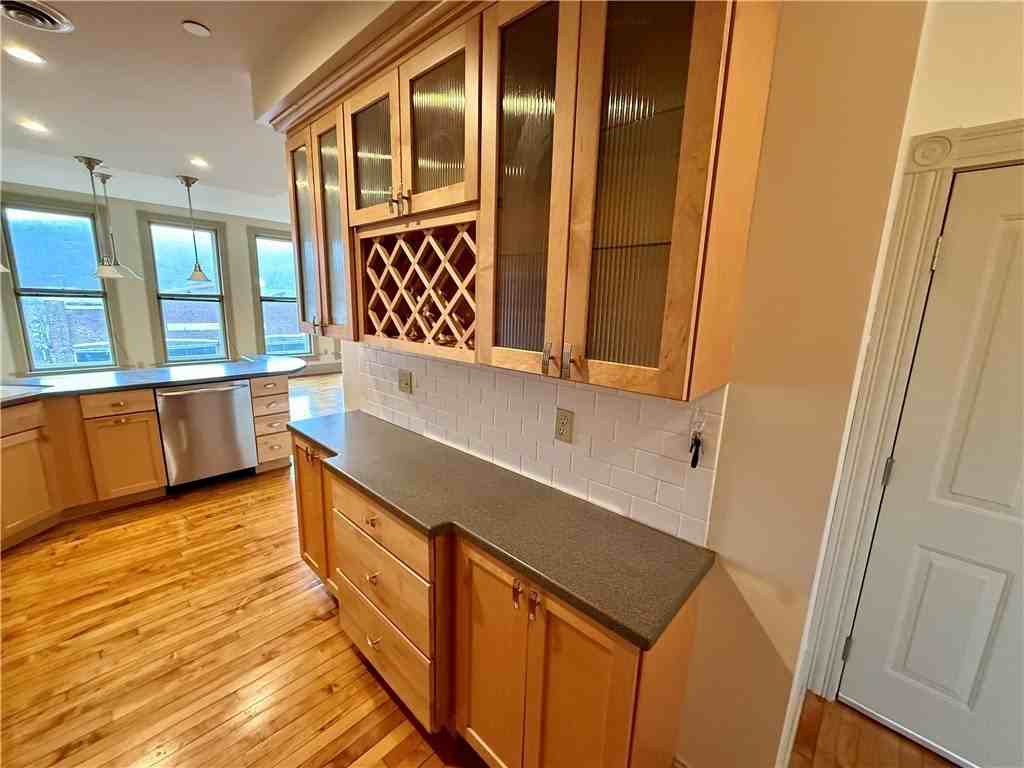 72 E Market St Apt 401 - Photo 4 of 17