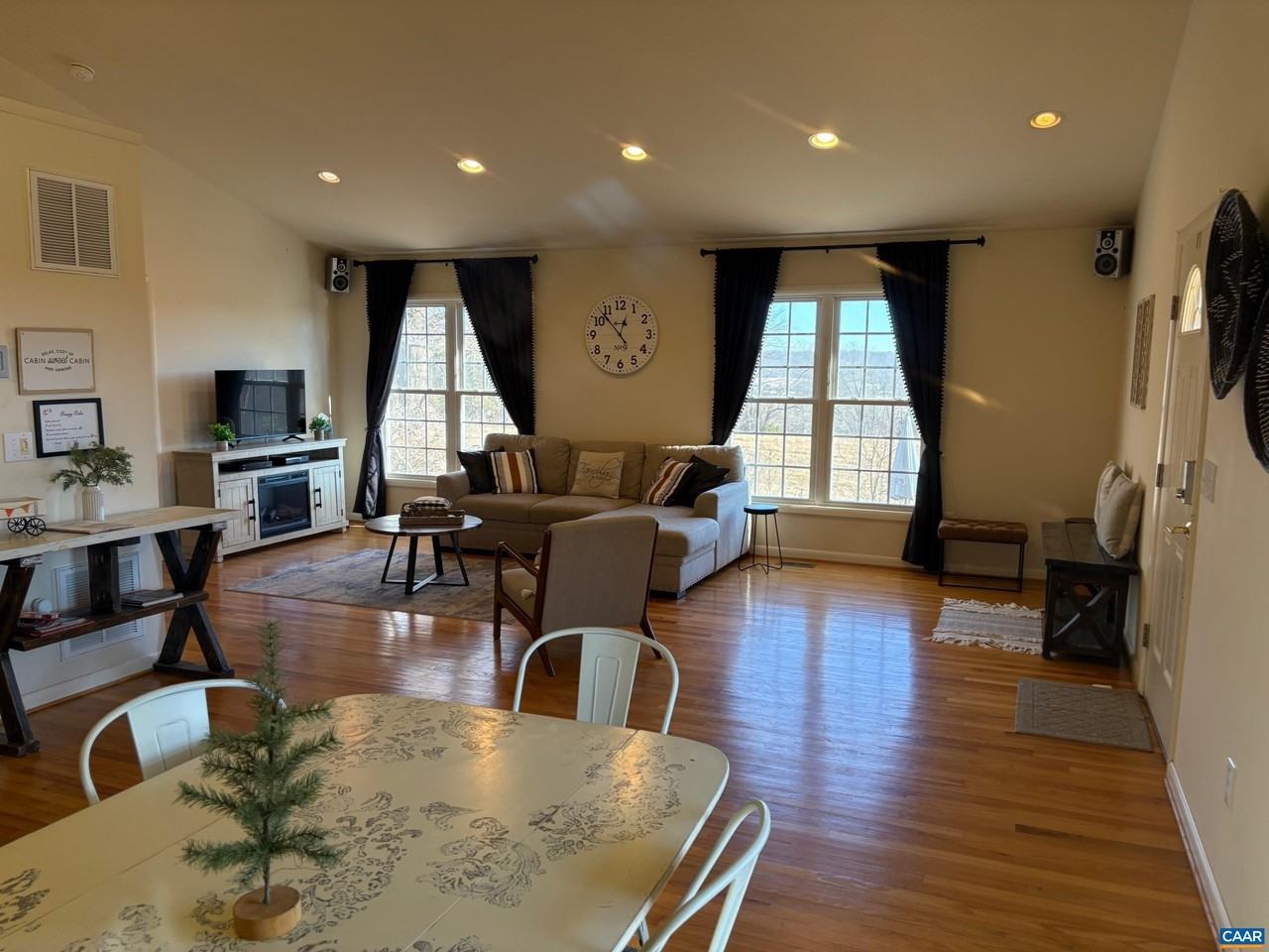 5305 W Hoover Rd - Photo 3 of 9