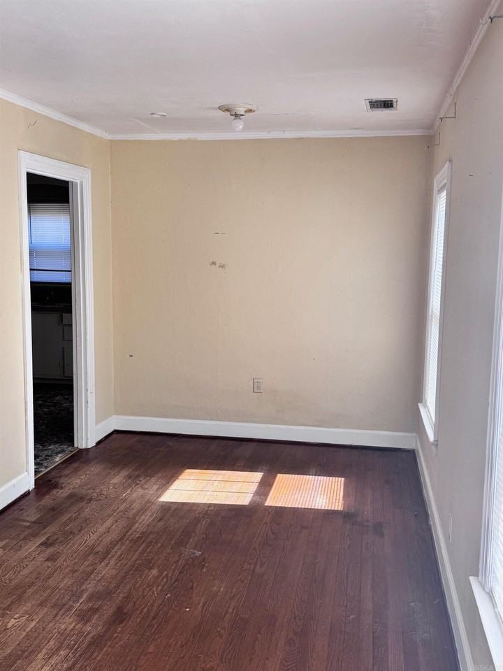 1809 S Buchanan St - Photo 2 of 10