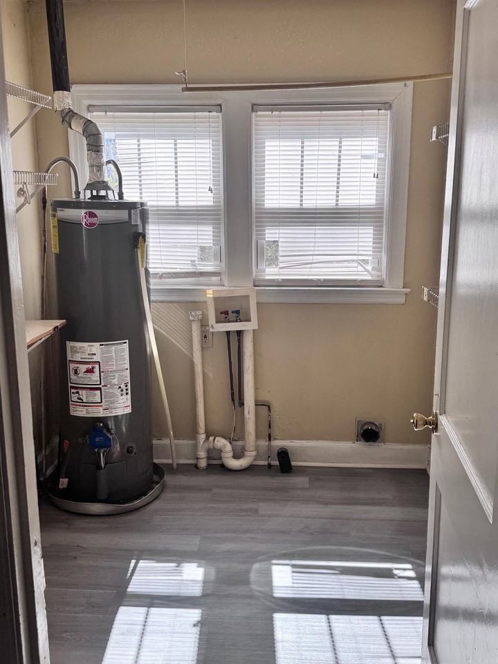 1809 S Buchanan St - Photo 3 of 10