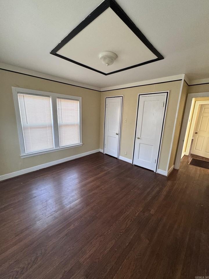 1809 S Buchanan St - Photo 4 of 10