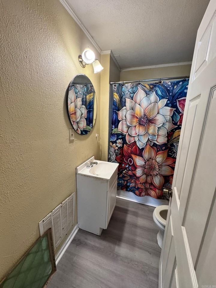 1809 S Buchanan St - Photo 5 of 10