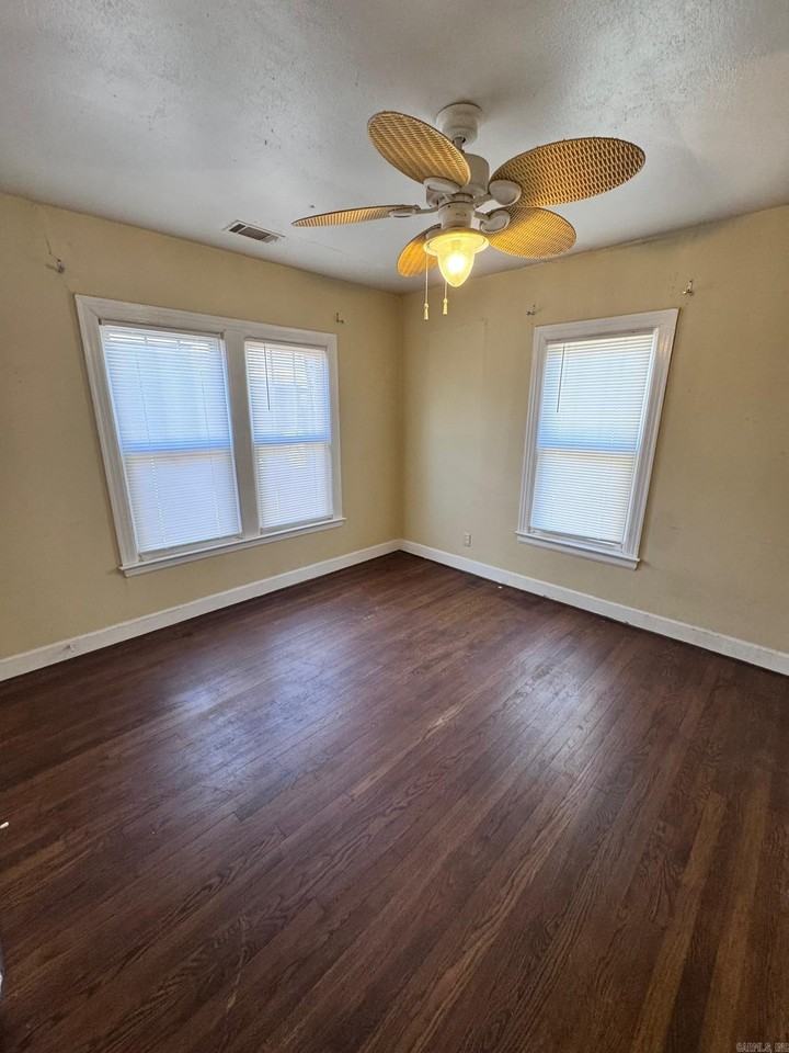 1809 S Buchanan St - Photo 6 of 10