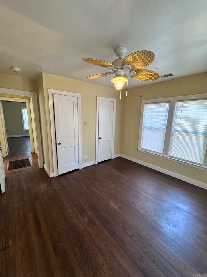 1809 S Buchanan St - Photo 7 of 10