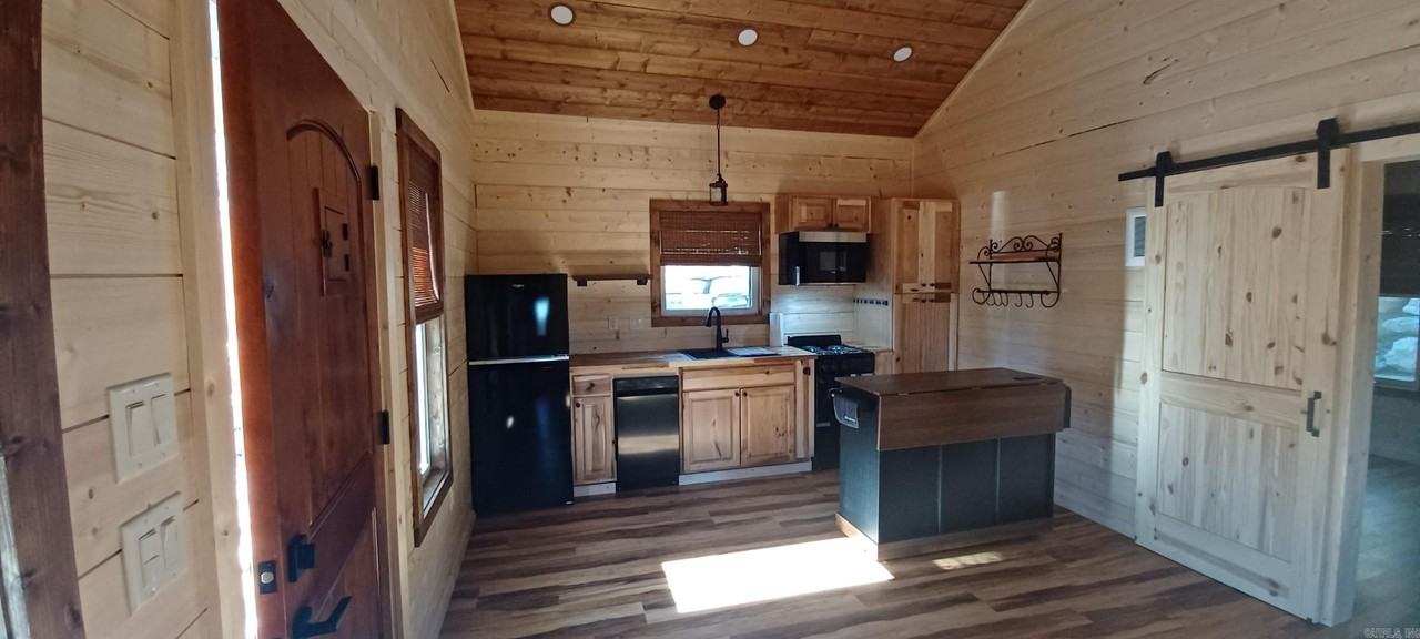 84 Donham Dr - Photo 2 of 9