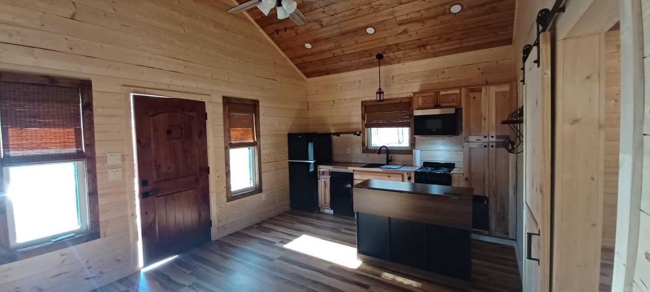 84 Donham Dr - Photo 3 of 9