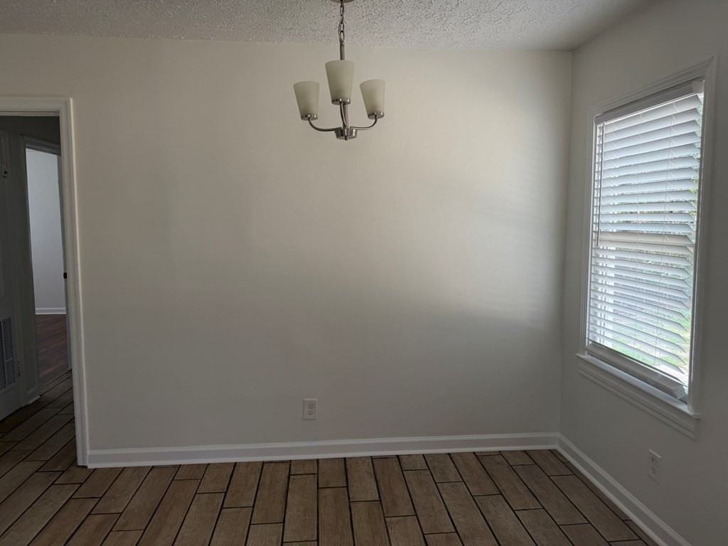 2715 Beech St - Photo 4 of 10