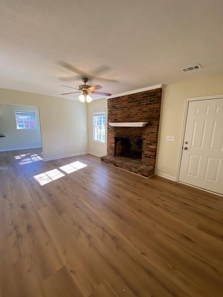 2415 52nd St - Photo 3 of 20