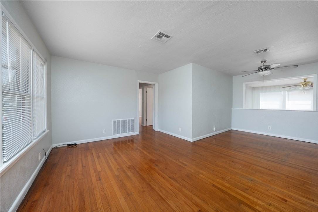 909 Rosedale Dr - Photo 5 of 15