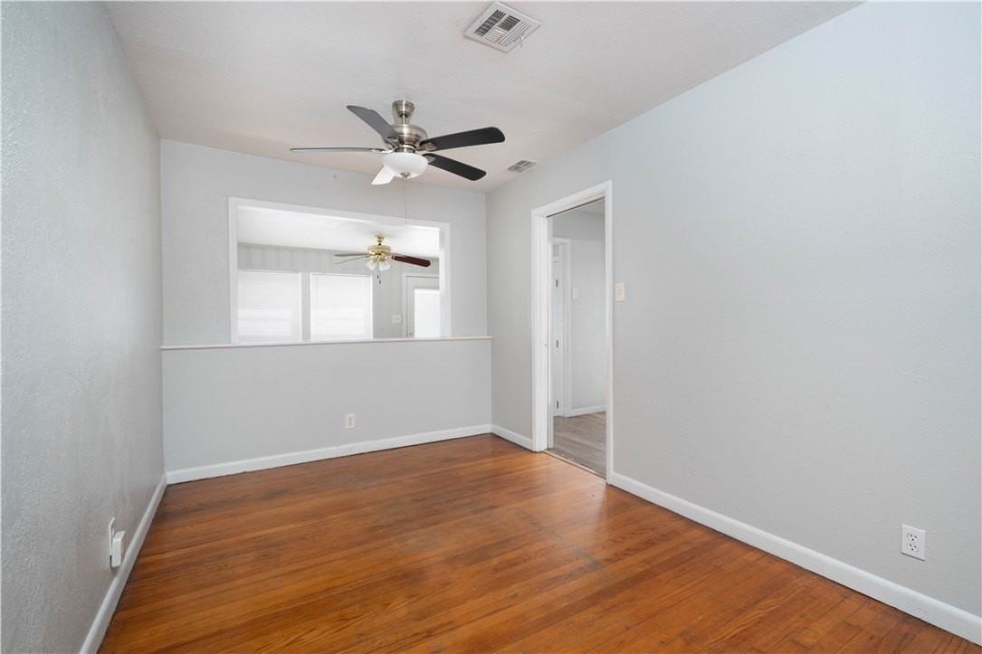 909 Rosedale Dr - Photo 6 of 15