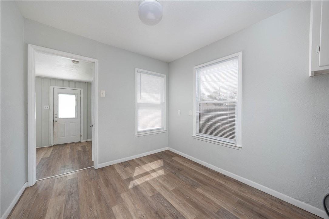 909 Rosedale Dr - Photo 7 of 15