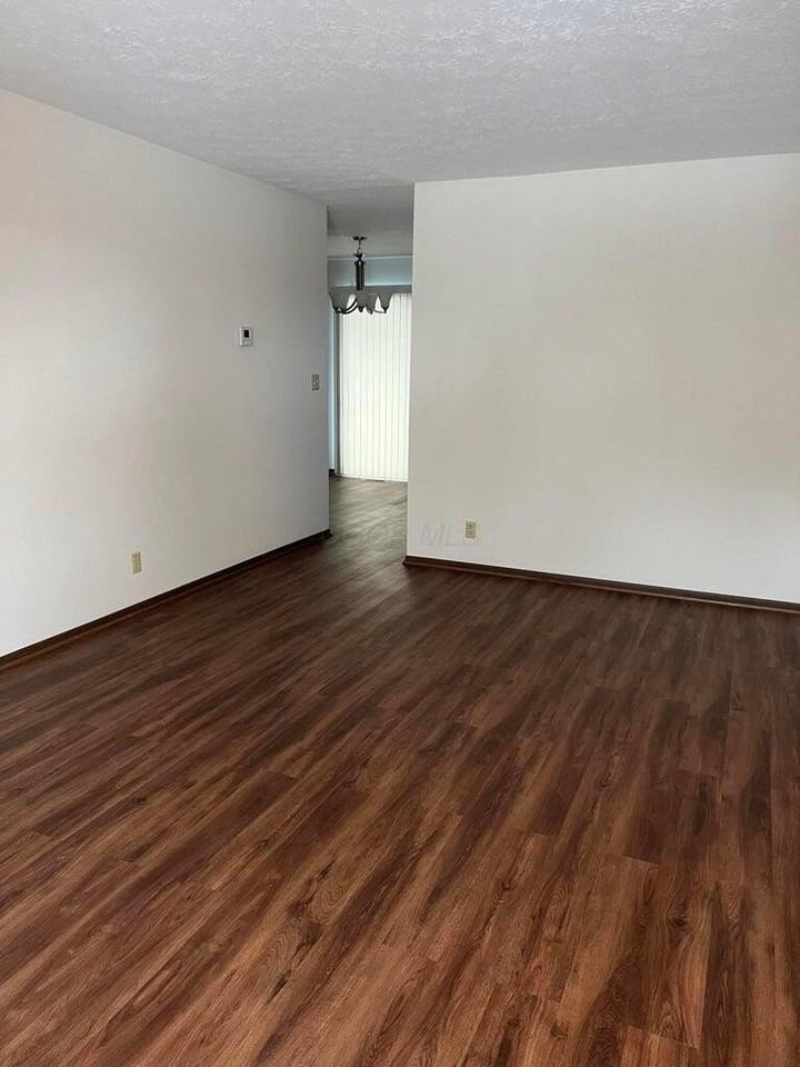 217 Lees Pl - Photo 3 of 10