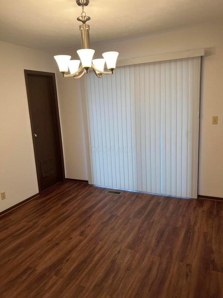 217 Lees Pl - Photo 4 of 10