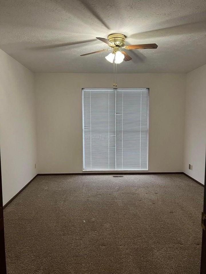 217 Lees Pl - Photo 7 of 10