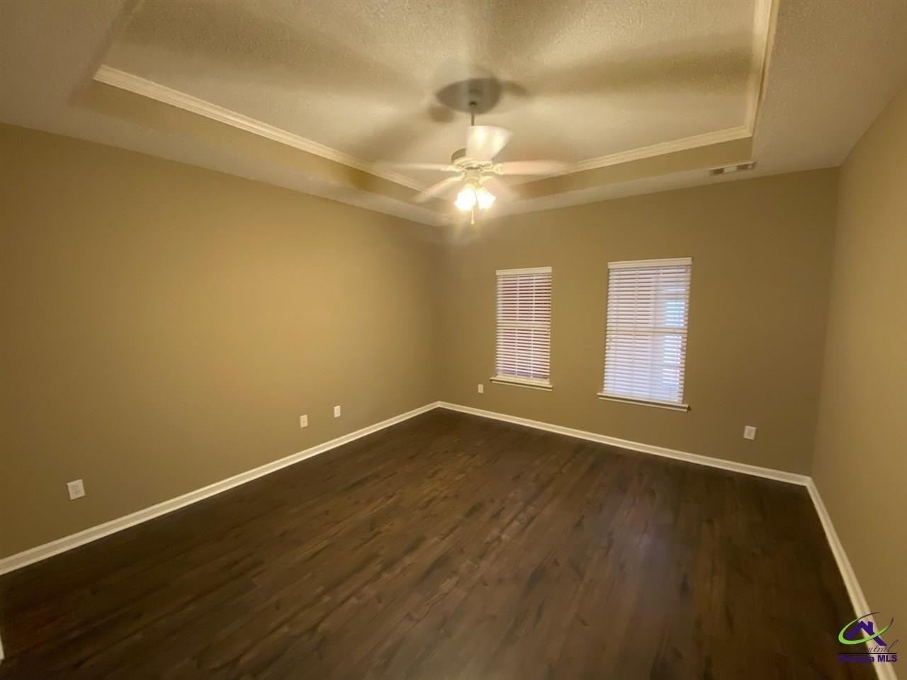 104 Village Walk - Photo 4 of 20