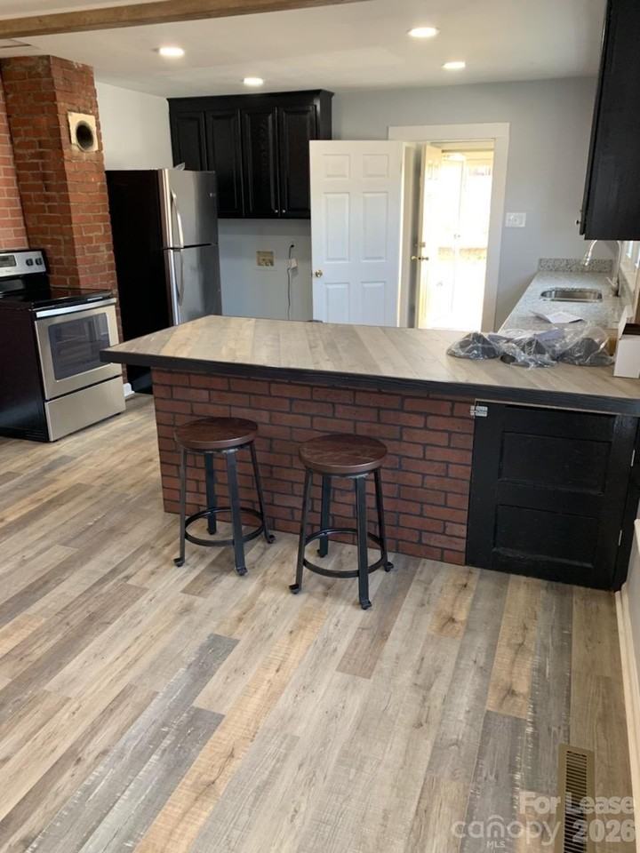 106 S Chapel St - Photo 3 of 21