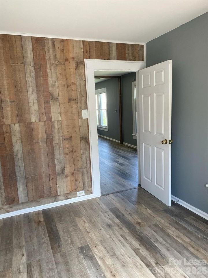 106 S Chapel St - Photo 5 of 21