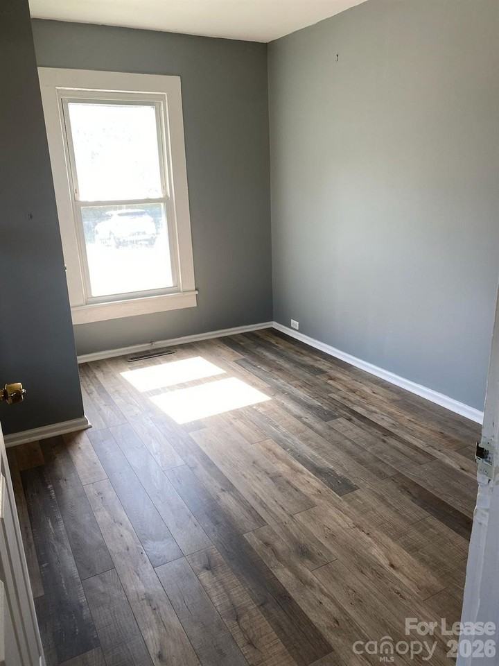 106 S Chapel St - Photo 7 of 26