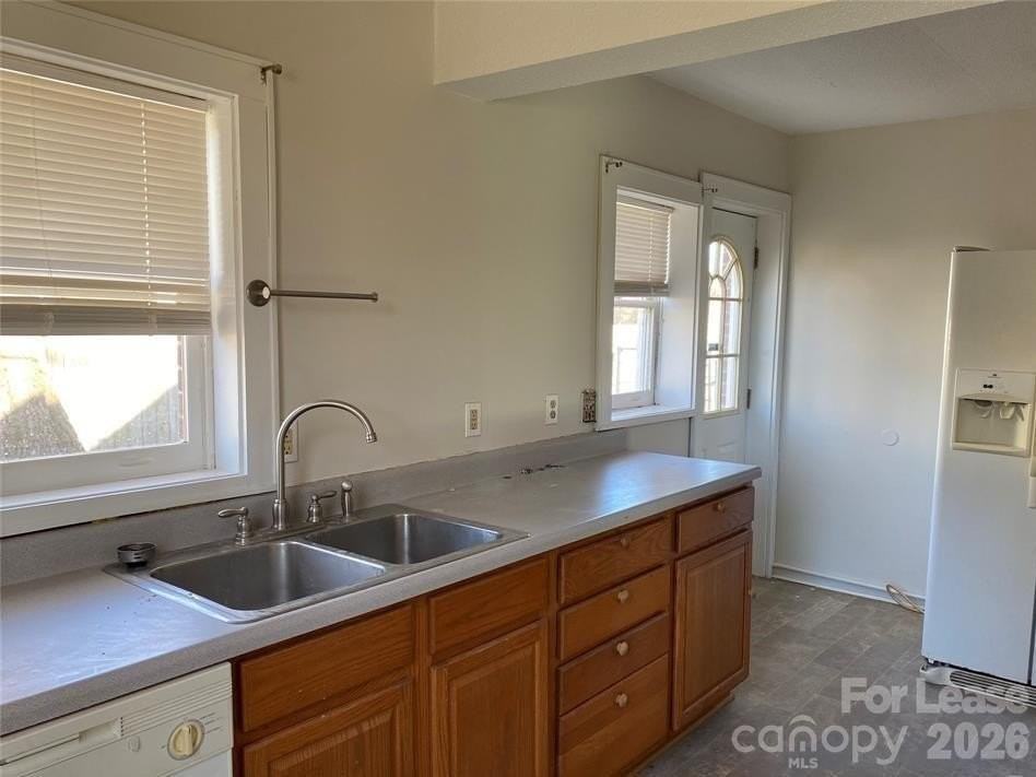 960 Fairmont Ave - Photo 2 of 15