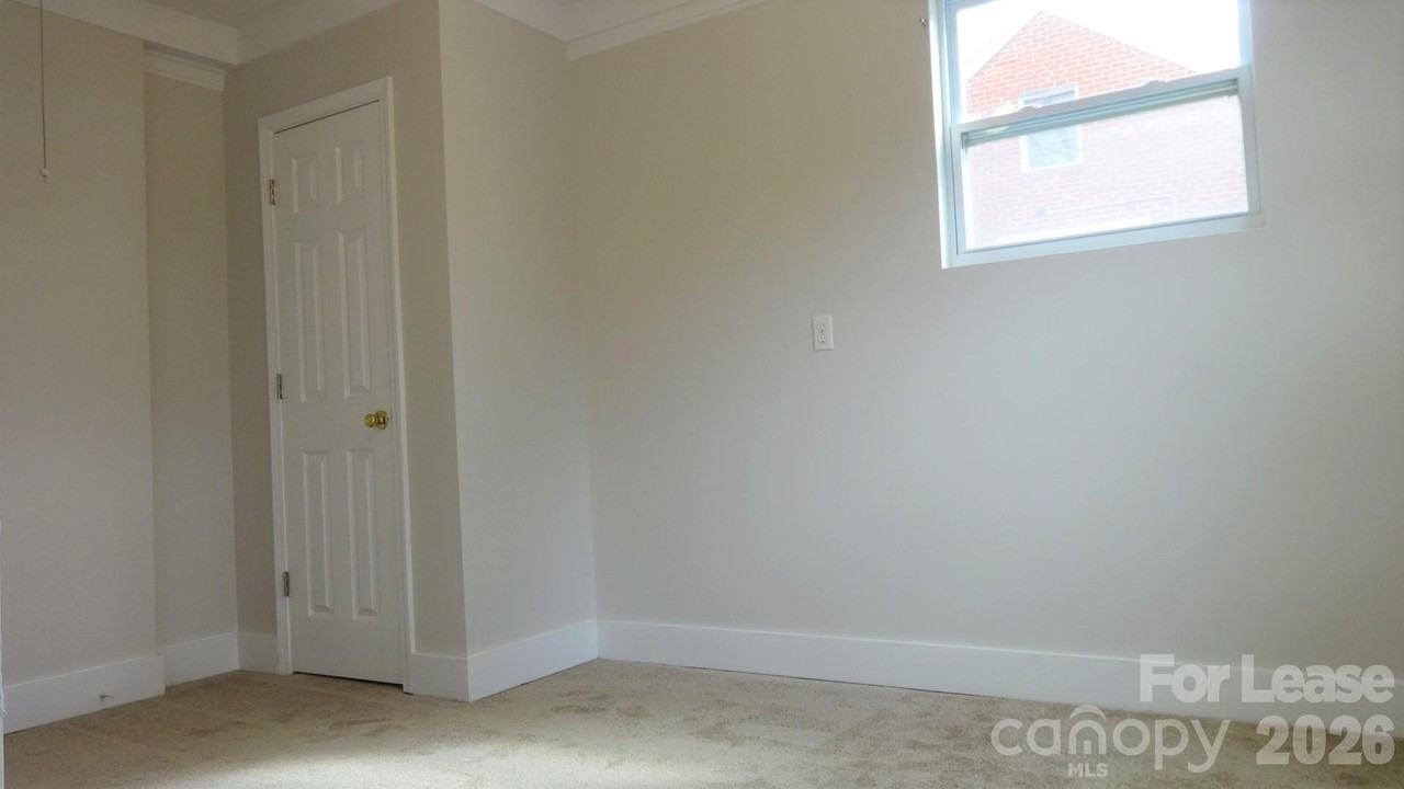 960 Fairmont Ave - Photo 6 of 15