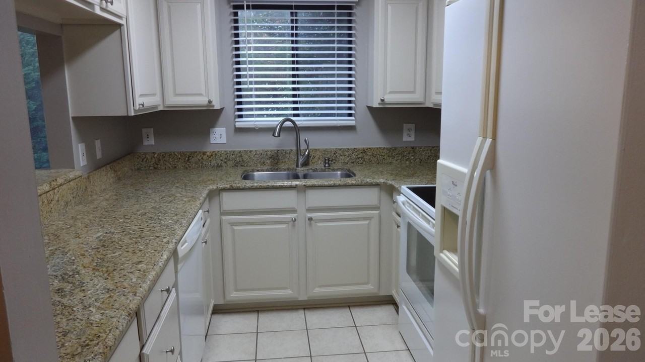 122 Mallard Head Ln - Photo 4 of 9