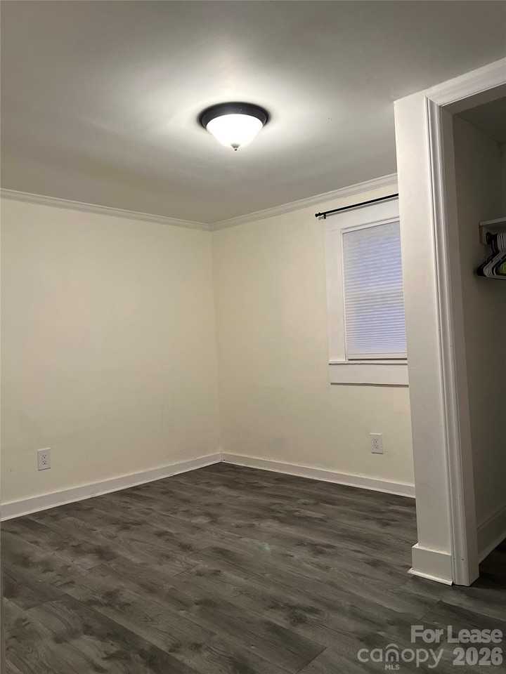 1603 Pennsylvania Ave - Photo 4 of 9