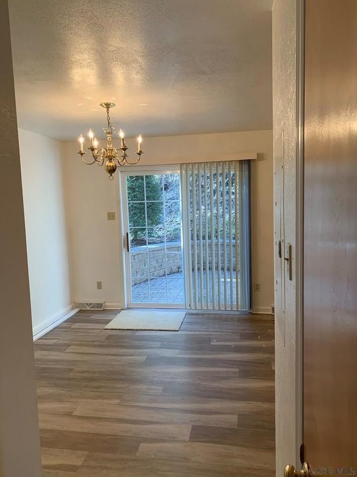 555 Edward St - Photo 6 of 18