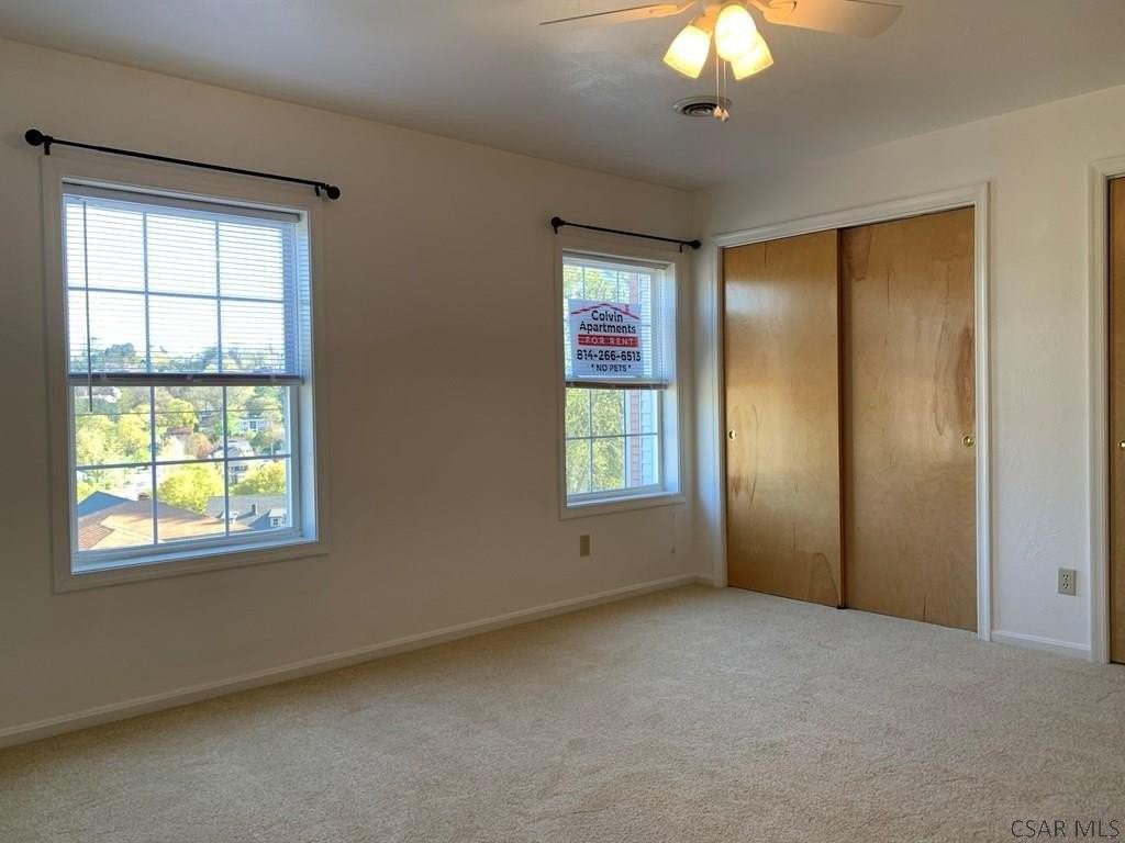 555 Edward St - Photo 7 of 18