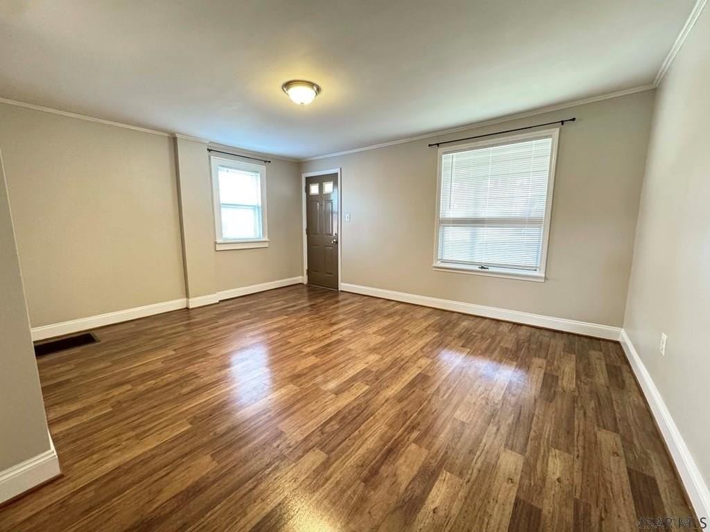 610 Graham Ave - Photo 4 of 20