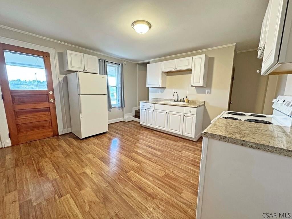 610 Graham Ave - Photo 5 of 20