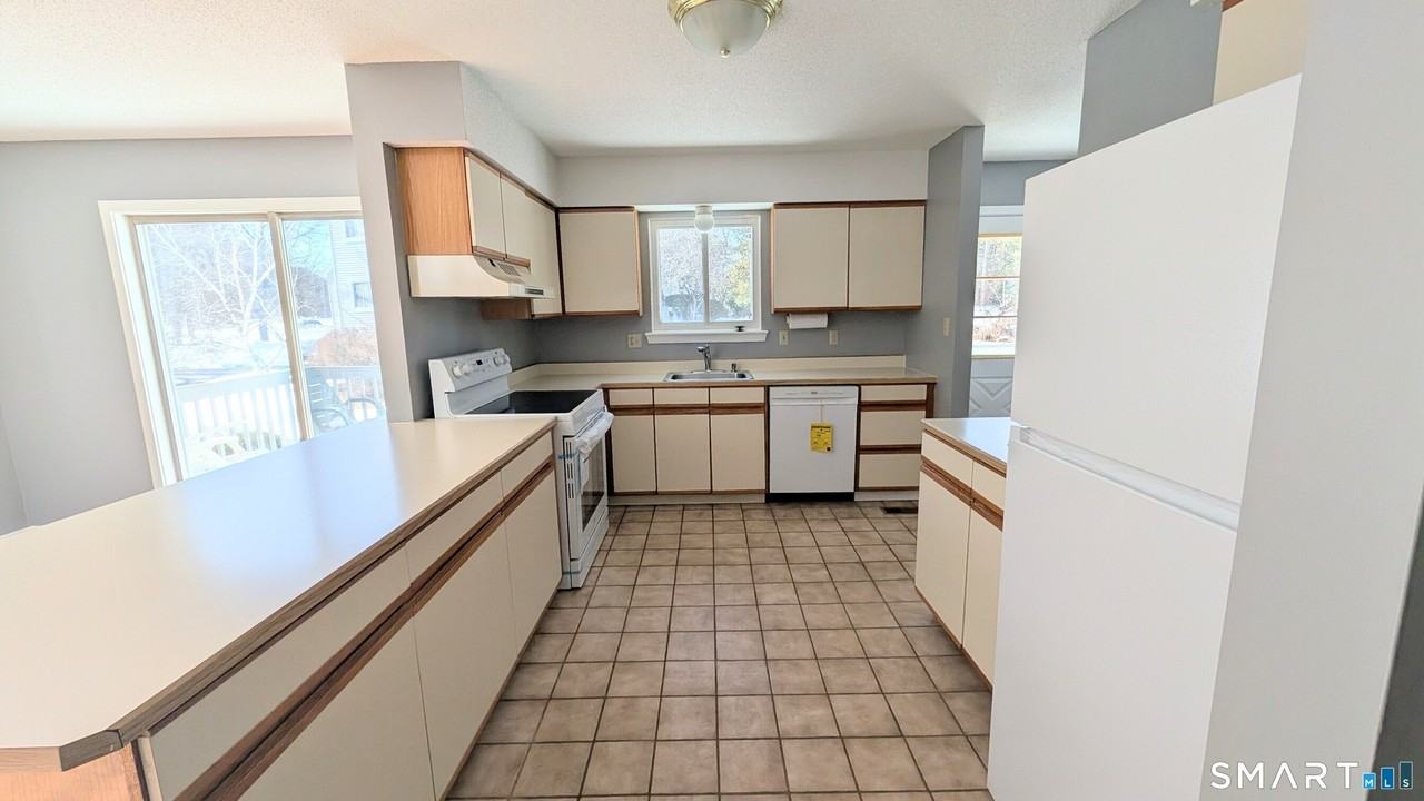 69 69 Northwest Drive unit: Apt 45 #45 - Photo 3 of 22