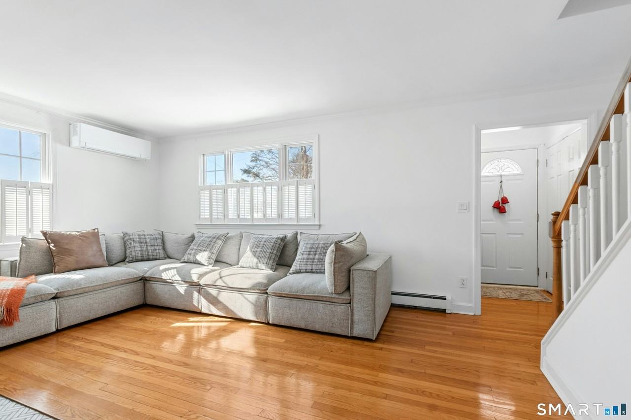 201 Judd St - Photo 2 of 32