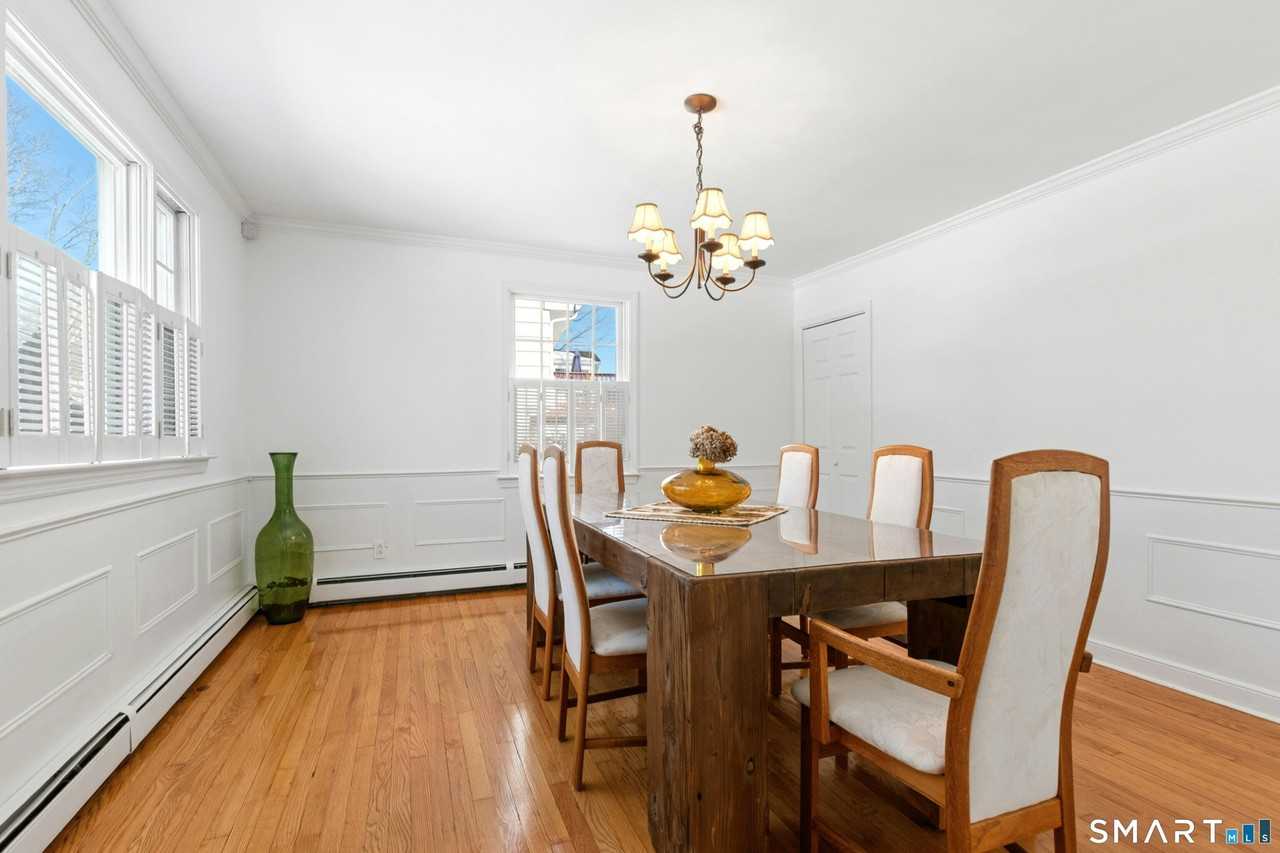 201 Judd St - Photo 5 of 32