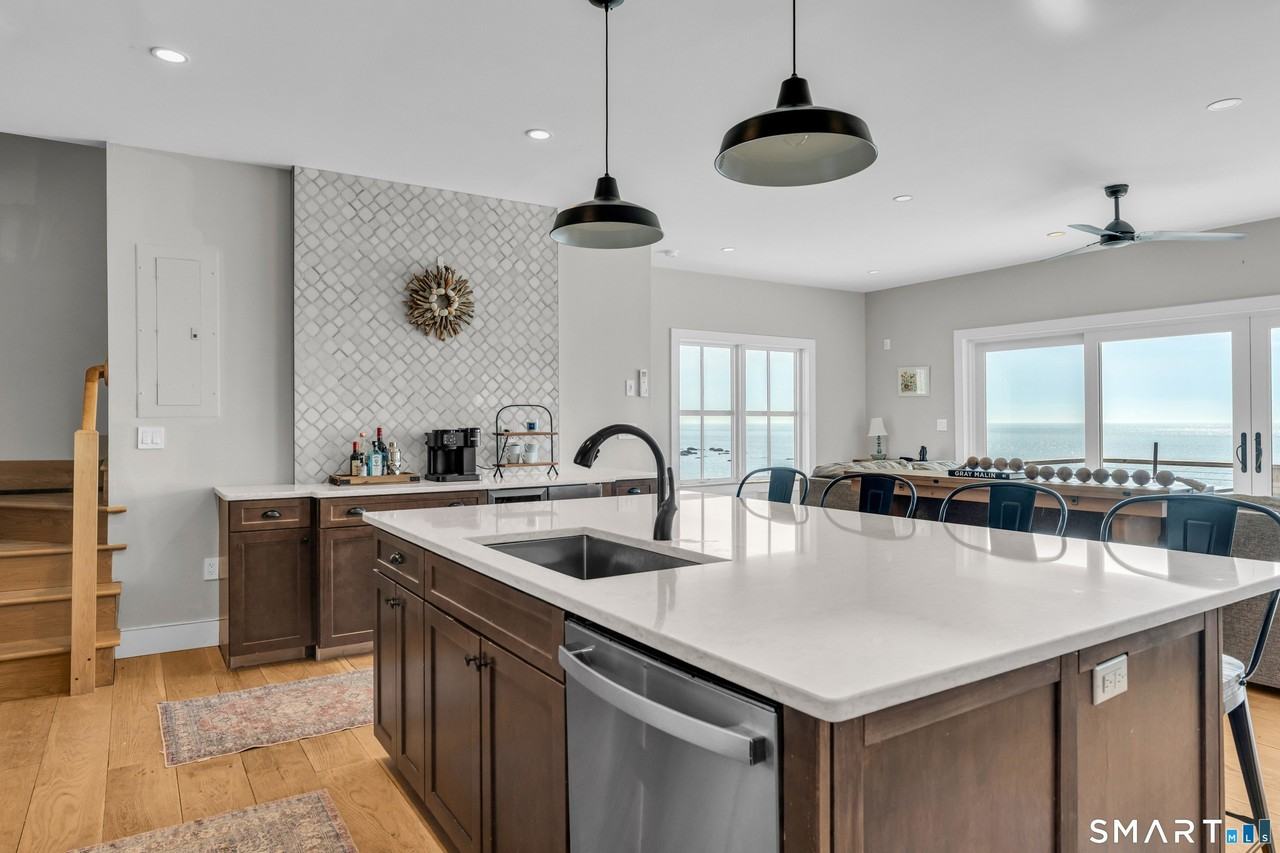 49 Circle Beach Rd - Photo 3 of 20