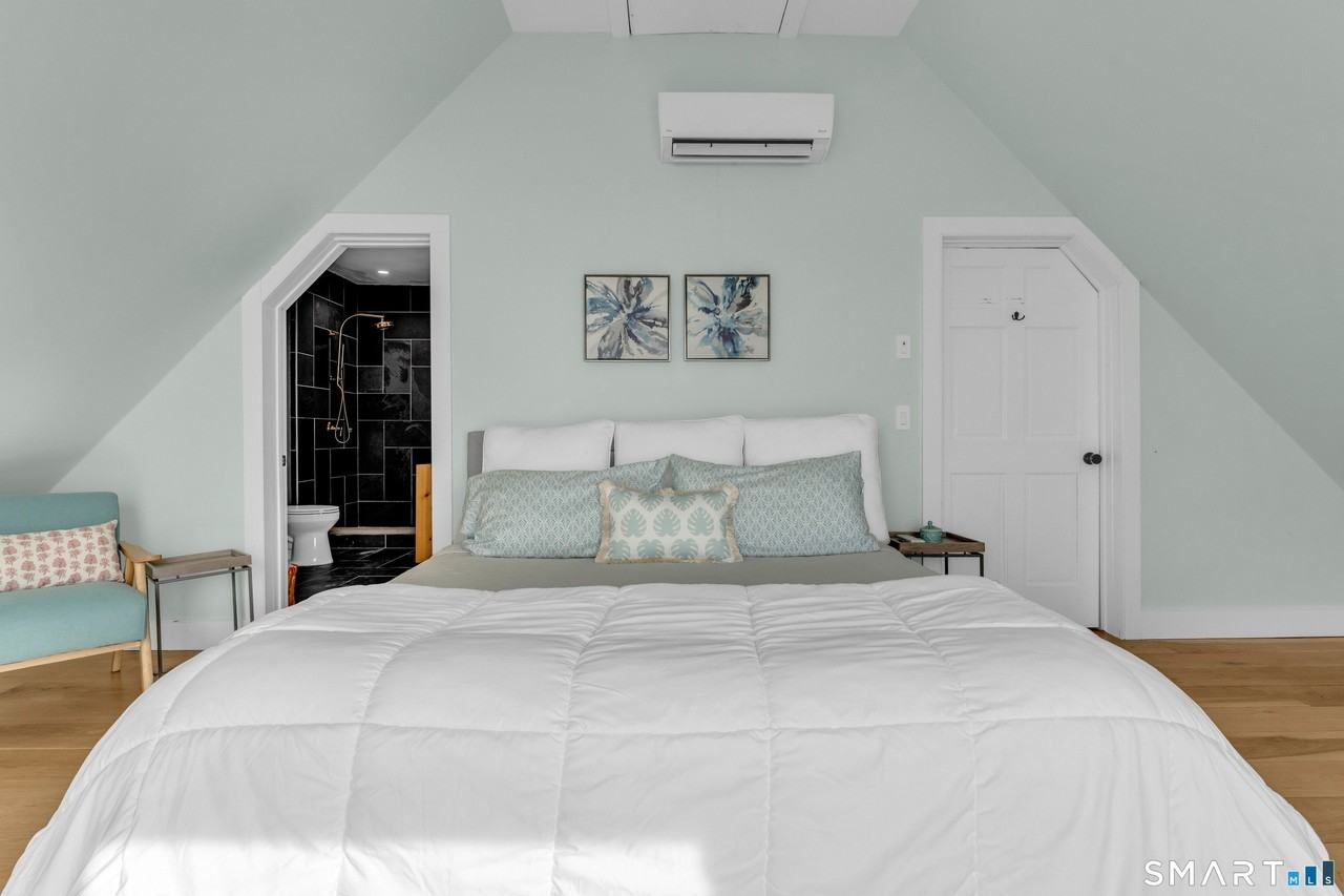 49 Circle Beach Rd - Photo 7 of 20