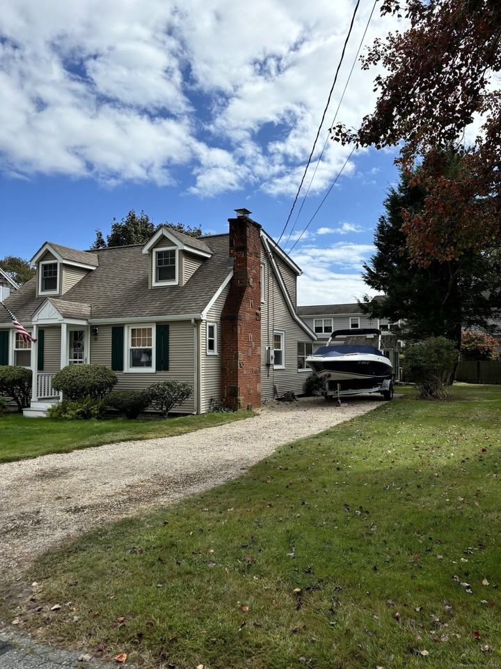 42 Sea Breeze Ave - Photo 2 of 13