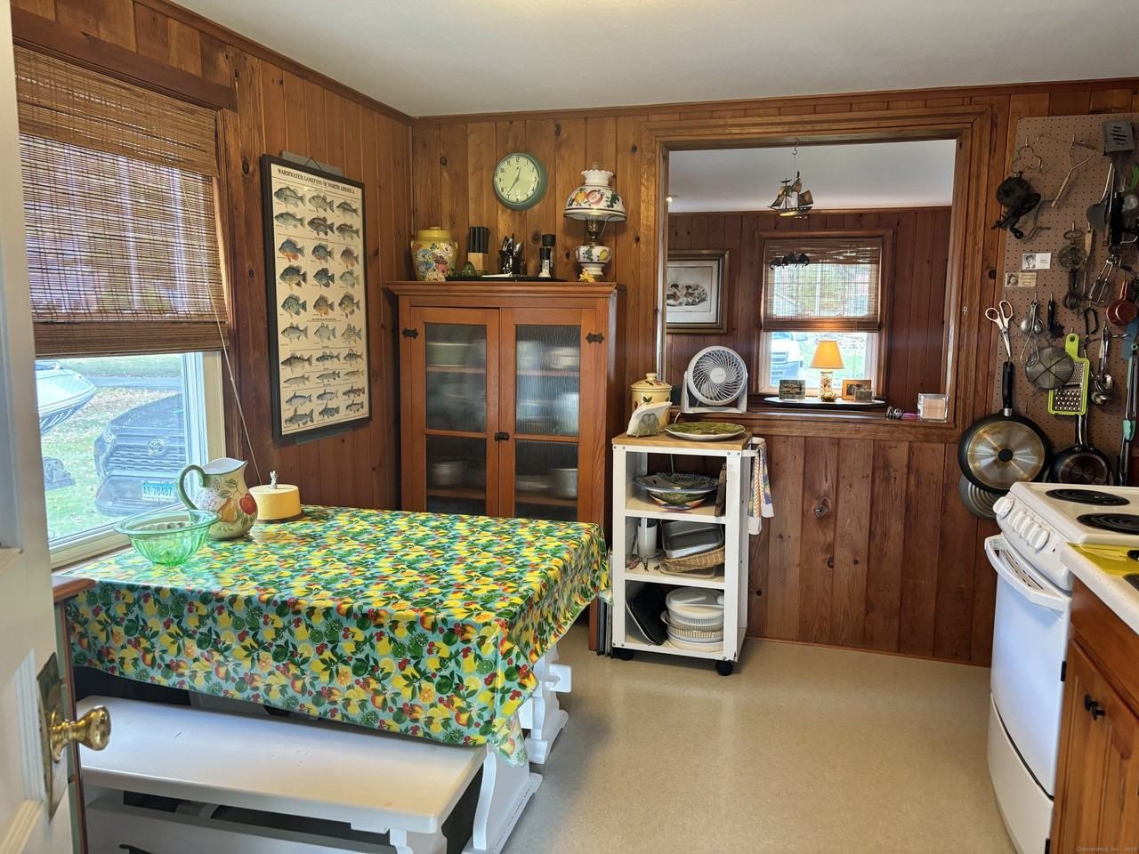 42 Sea Breeze Ave - Photo 4 of 13