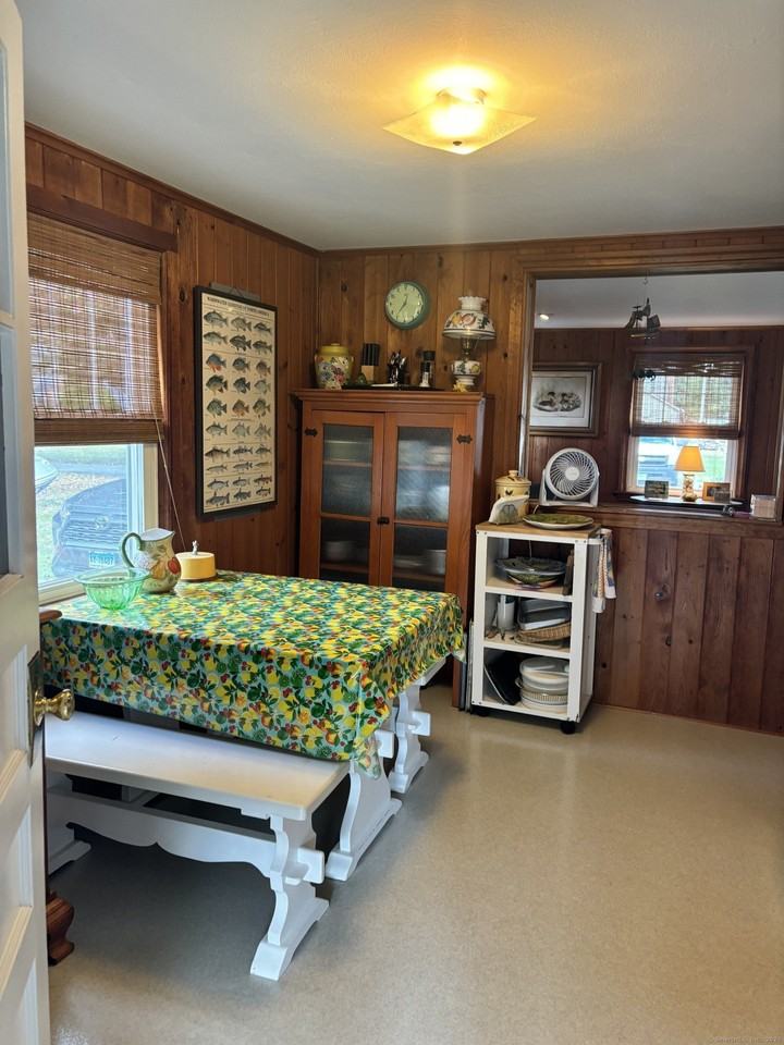 42 Sea Breeze Ave - Photo 5 of 13