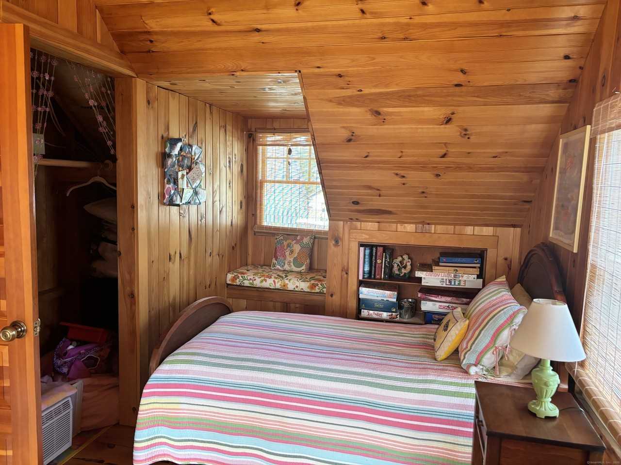 42 Sea Breeze Ave - Photo 7 of 13