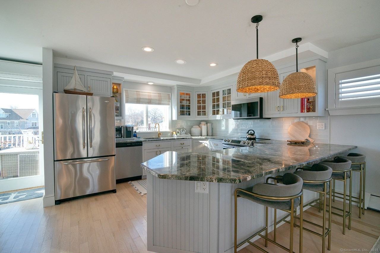 99 Jupiter Point Rd - Photo 3 of 33