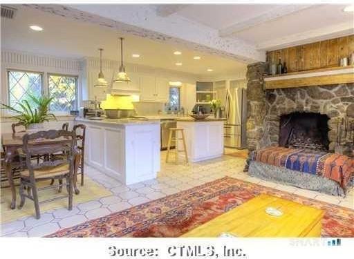 38 Strawberry Rdg - Photo 4 of 16