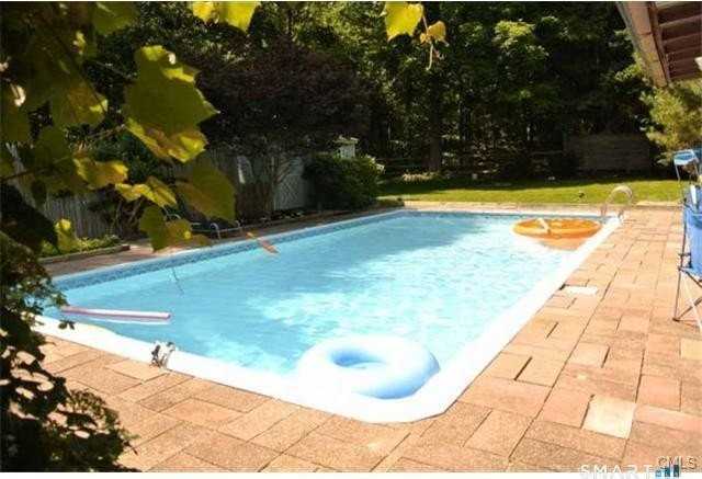 38 Strawberry Rdg - Photo 5 of 16