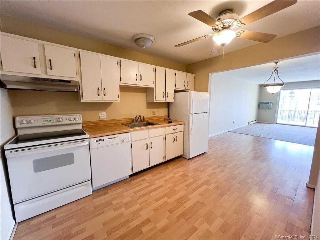 185 Melba St Apt 201 - Photo 2 of 15