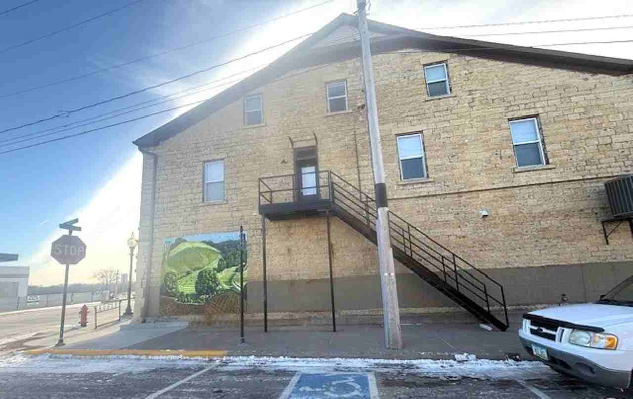 100 1/2 Market St - Photo 2 of 17