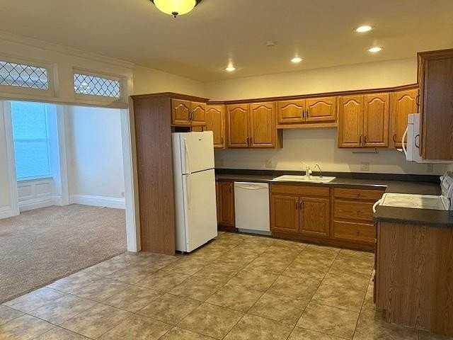 100 1/2 Market St - Photo 5 of 17