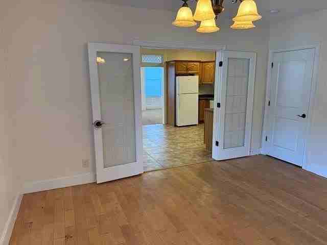 100 1/2 Market St - Photo 6 of 17