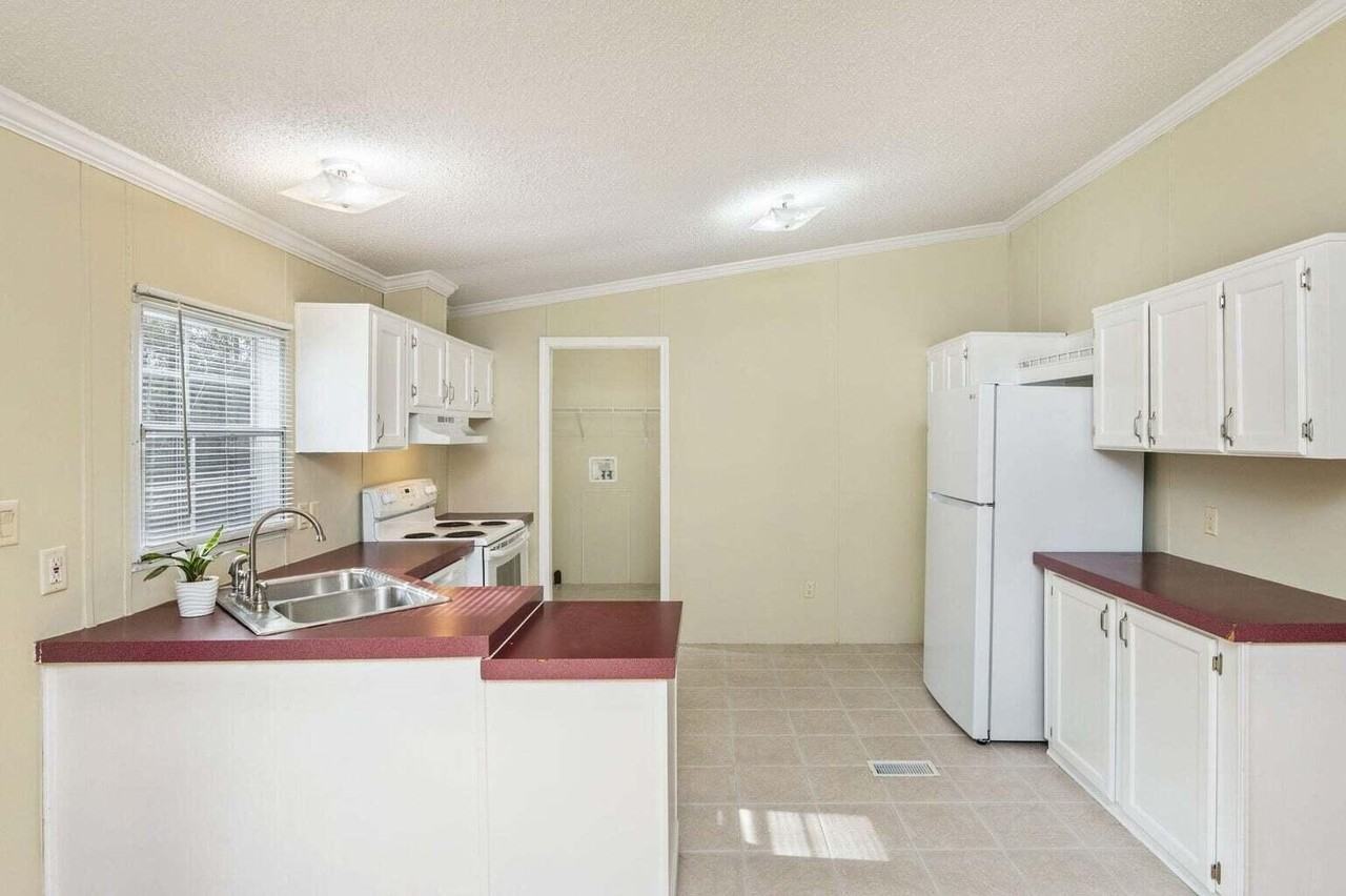 164 E Jonquil Ave - Photo 7 of 28